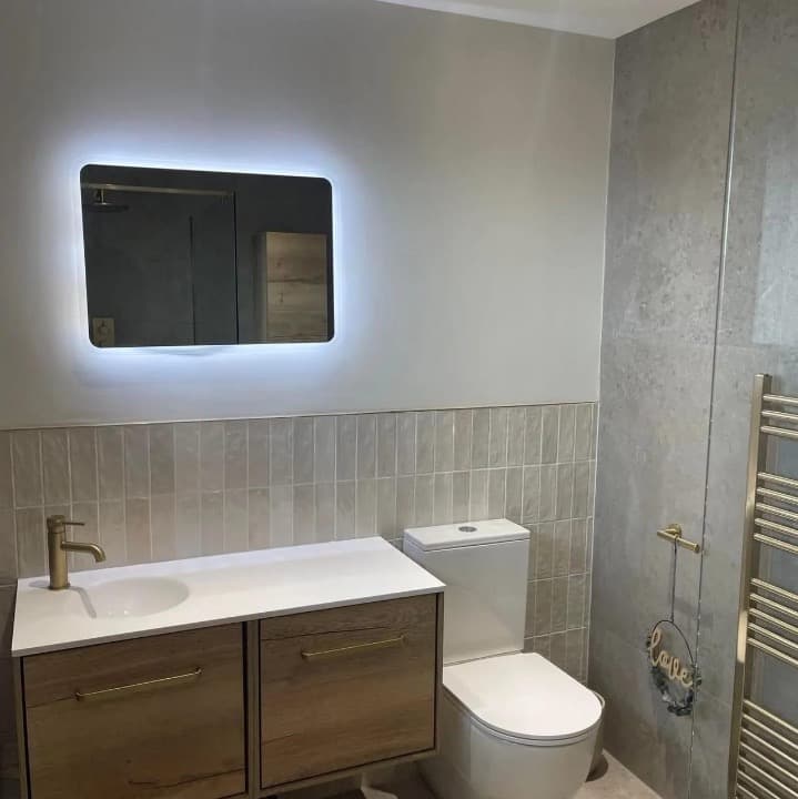 Skilled tiler at work Skilled tiler at work